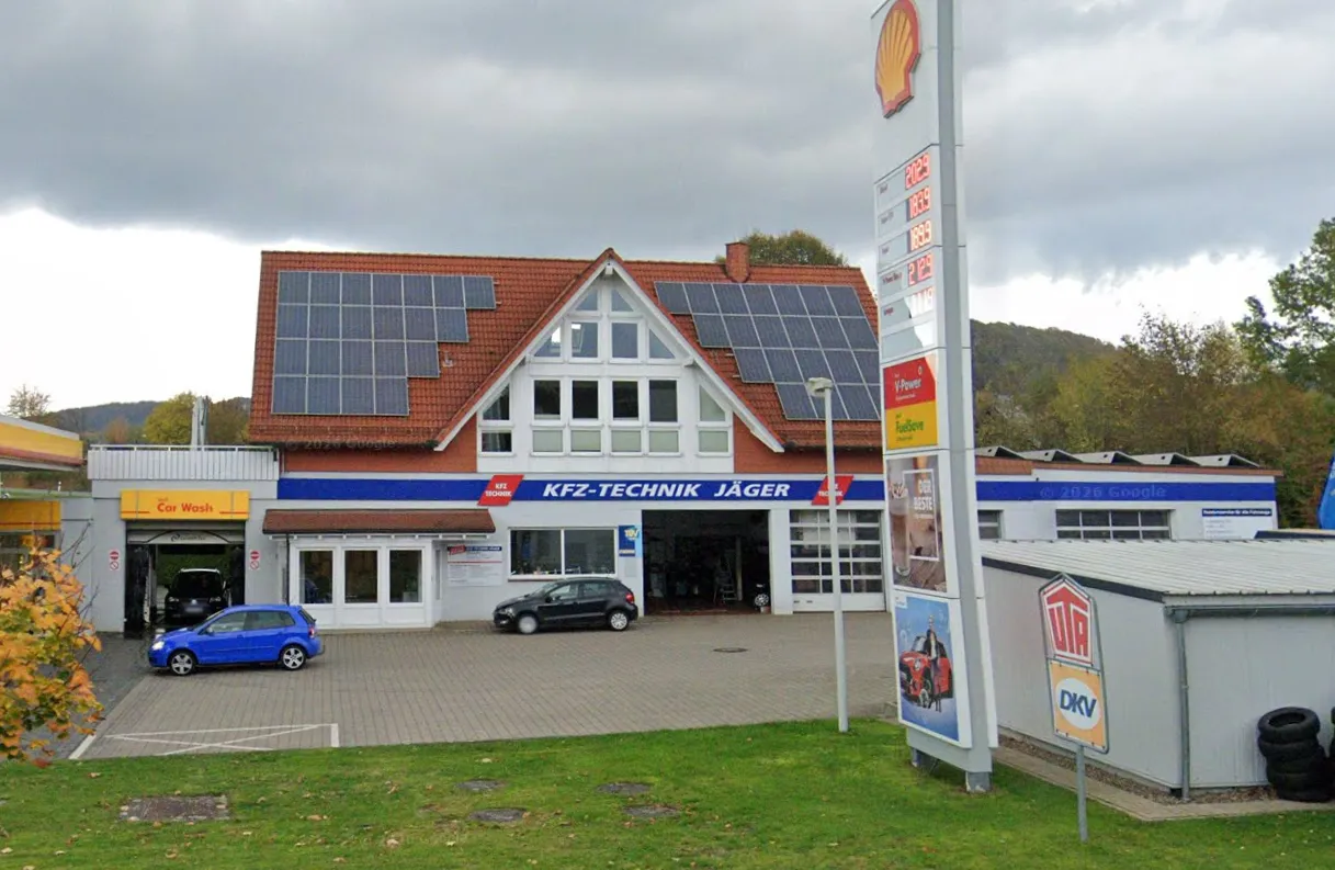 Betriebsgebäude von KFZ-Technik Jäger am Goldenen Winkel in Extertal