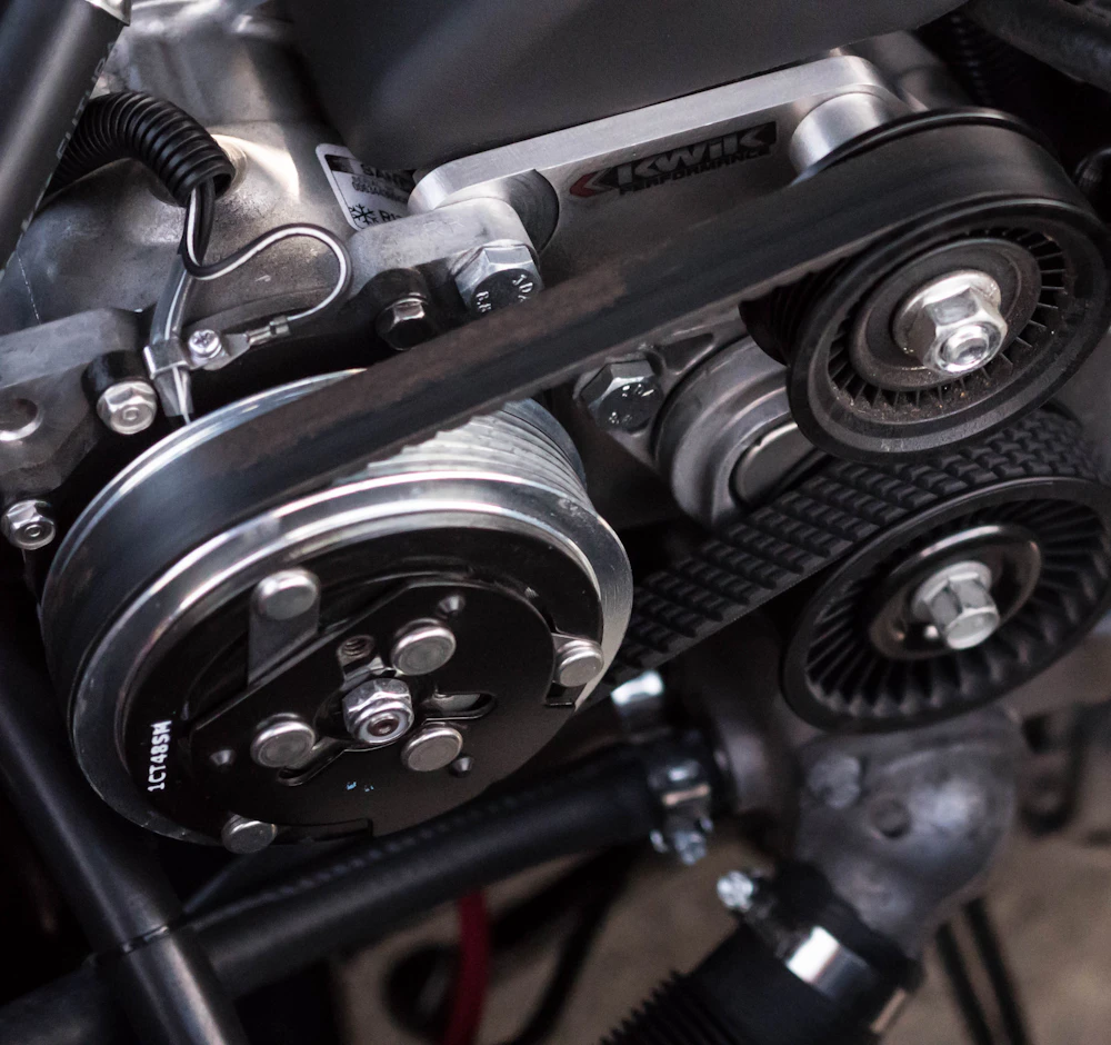 Riementrieb und Nebenaggregate im Motorraum